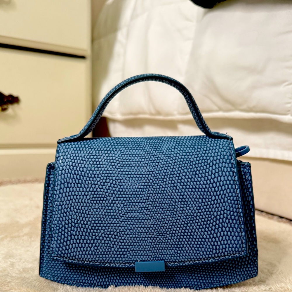 ‼️Zara Elegant Blue Textured Handbag‼️ special edition